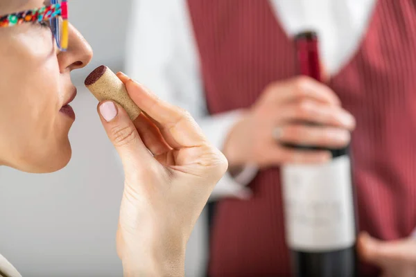 Degustazione Vini Analisi Sensoriale Valutazione Tirocinanti Educazione Vino Valutano Aroma — Foto Stock