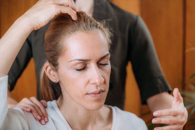 Çakra temizliği ve dengesi için tıklama tekniği  