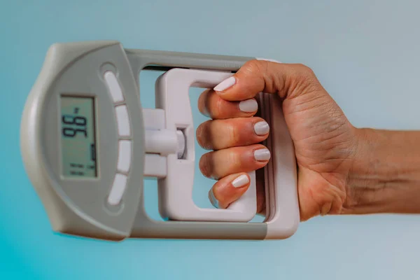 Digital Hand Grip Dynamometer Strength Measurement — Stock Photo, Image