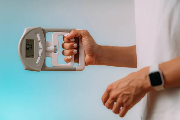 Woman Digital Hand Grip Dynamometer Measuring Strength — Stock Photo, Image