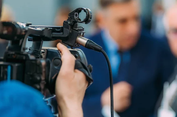 Acara Perdagangan Dengan Kamera Media Menarik Perhatian Para Profesional Industri — Stok Foto