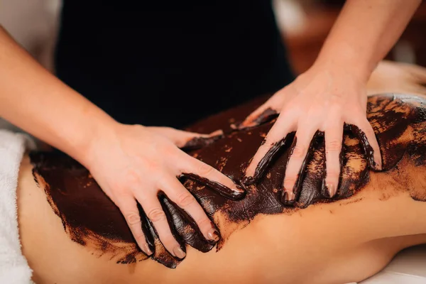 Chocolate Massage Treatment Woman Having Back Chocolate Massage Beauty Salon — Stock Photo, Image