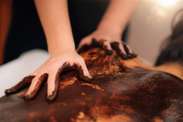 Tratamento Massagem Chocolate Mulher Tendo Volta Massagem Chocolate Salão Beleza — Fotografia de Stock
