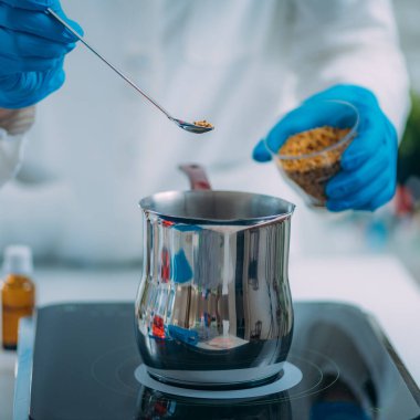 Bee Propolis ile Güzellik Kremi Yapan Eczacı