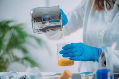 Bee Propolis ile Güzellik Kremi Yapan Eczacı