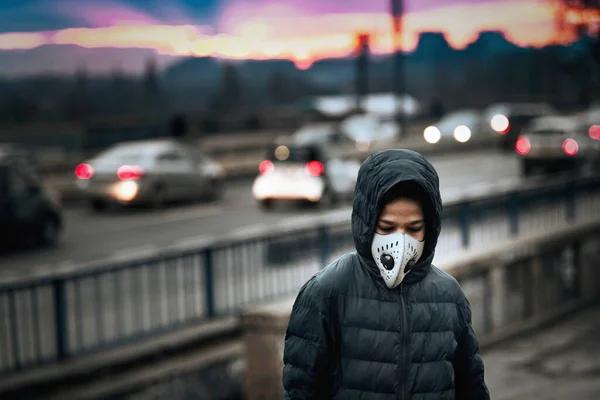 Luftverschmutzung Der Stadt Kind Trägt Luftverschmutzungsmaske — Stockfoto
