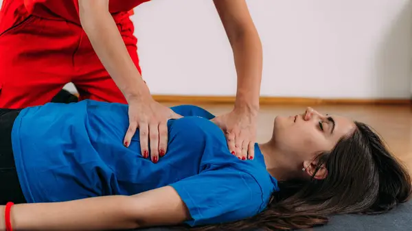 Cpr Training Cardiopulmonary Resuscitation Course Demonstration Life Saving Techniques Realistic — Stock Photo, Image
