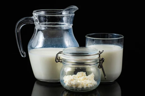 Mayalanmış Probiyotik Süt Ürünleri Kefir Içer Kavanozdaki Kefir Taneleri Siyah — Stok fotoğraf
