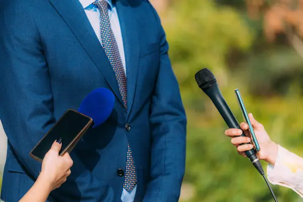 News Reporters Interviewing Businessman Outdoors — Stock Photo, Image