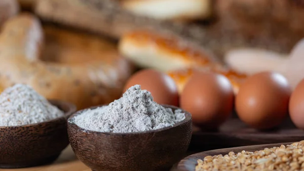 Iintegral Flour Close Rustic Wooden Bowl — Stock Photo, Image