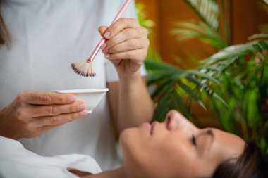 Cilt yenilenmesi TCA kimyasal kabuk tedavisi, deri dökülmesi ve yaşlanmayı önleme yardımları