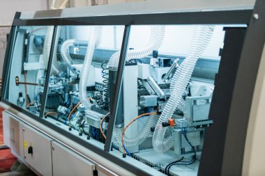 Tahta işçiliği taşınabilir kenar bantlama makinesi.