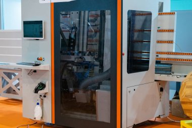 Dikey CNC Makine Merkezi ile Ahşap Çalışma Projeleri.