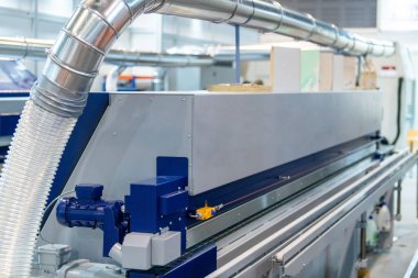 Evrensel kenar bantlı ahşap işçiliğinde çok yönlülük, kaplama, plastik ve ahşap için makine