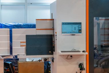 Dikey CNC Makine Merkezi ile Ahşap Çalışma Projeleri.