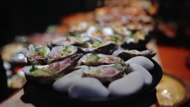 Tăvi Încălzite Bufet Cârnați Restaurantul Lux Hotelului All Inclusive Mâncare — Videoclip de stoc