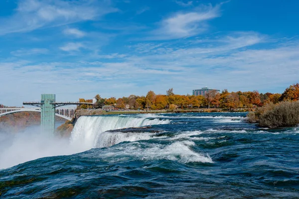 Amerikan Kanada Dan Niagara Şelaleleri Şelalenin Üstünde Gökkuşağı Popüler Turistik — Stok fotoğraf