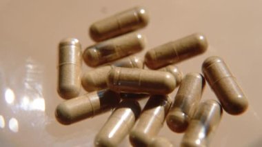 Haplar, kapsüller, antibiyotikler. Hastalık önleme. Soğuk algınlığı ve grip tedavisi. Coronavirus. Reseptör ilaçları. Beyaz ve yeşil haplar.