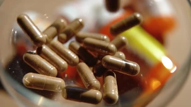 Tabletas Cápsulas Antibióticos Prevención Enfermedades Tratamiento Para Resfriados Gripe Coronavirus — Vídeos de Stock