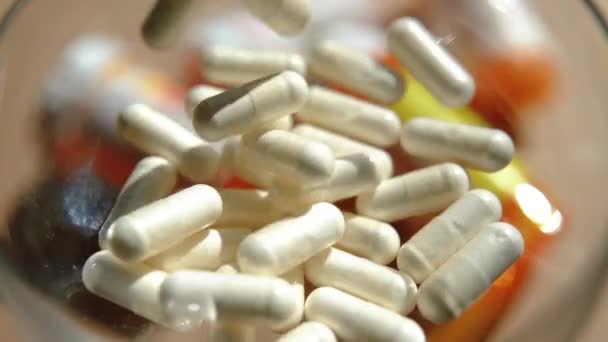 Tabletas Cápsulas Antibióticos Prevención Enfermedades Tratamiento Para Resfriados Gripe Coronavirus — Vídeo de stock