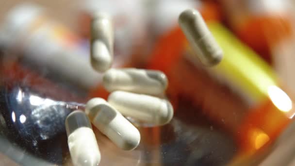Tabletki Kapsułki Antybiotyki Zapobieganie Chorobom Leczenie Przeziębień Grypy Koronawirus Leki — Wideo stockowe