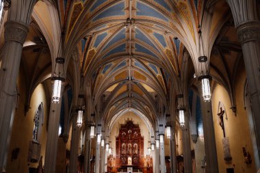 İçeride Baptist, Protestan, Katolik Kilisesi var. Tanrı 'nın evinin içi çok güzel. Şükret, dua et ve ibadet et burada..