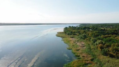 Dnieper Nehri 'nin havadan güzel bir manzarası var, bir kuadrokopterden çekilmiş. Güzel Ukrayna.