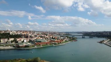 İstanbul - Yükseklerden bir manzara. Dünyanın en büyük şehirlerinden biri. Turizm şehri, metropol.