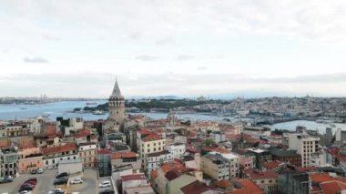Galata Kulesi hava görüntüsü. İstanbul, Beyoğlu ilçesi. Mimari bir dönüm noktası. Turistik yer.