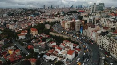 İstanbul - Yükseklerden bir manzara. Dünyanın en büyük şehirlerinden biri. Turizm şehri, metropol.