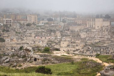 Matera İtalya 'nın panoramik şehir manzarası Basilicata' nın mücevheri - Murgia Timone Belvedere 'den Sassi di Matera' nın mağarası