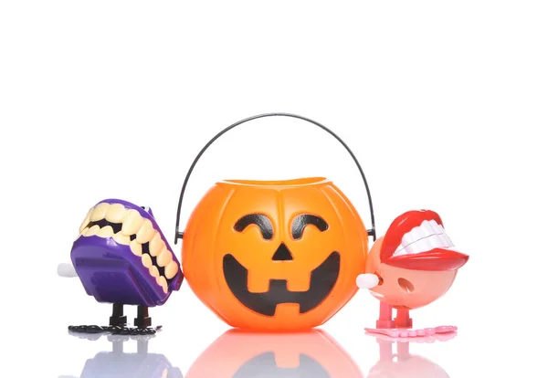 Halloween Candy Wiadro Jack Dyni Twarz Zegar Potwór Zabawki Izolowane — Zdjęcie stockowe
