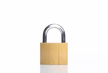 asma kilit beyaz arkaplanda izole edildi