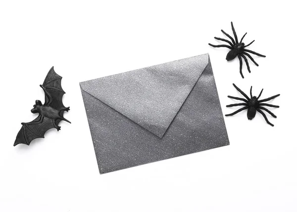 Halloween Decor Met Envelop Witte Achtergrond Bovenaanzicht Vlakke Lay — Stockfoto