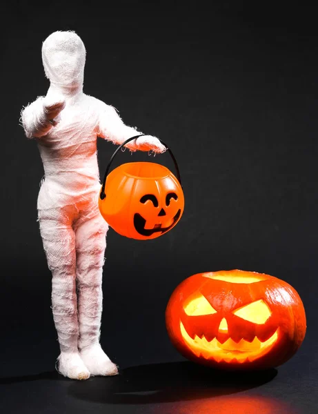 Bodegón Halloween Halloween Calabaza Jack Linterna Con Muñeca Momia Con — Foto de Stock