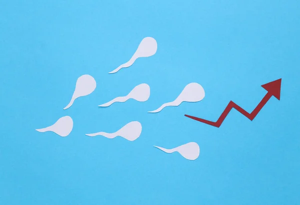 青い背景に成長矢印を持つ精子 男性ホルモンのレベル 生殖機能 — ストック写真