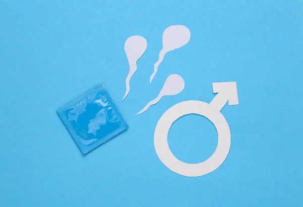 Verhütung Kondomverpackung Und Spermien Mit Gender Männchen Symbol Auf Blauem — Stockfoto