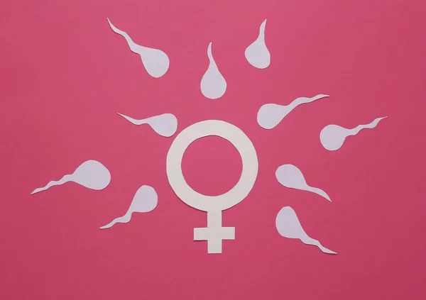 Owulacja Poczęcie Koncepcja Reprodukcji Spermatozoa Symbolem Płci Venus Różowym Tle — Zdjęcie stockowe