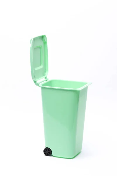 Miniaturowy Plastikowy Kosz Śmieci Otwartą Pokrywą Białym Tle — Zdjęcie stockowe