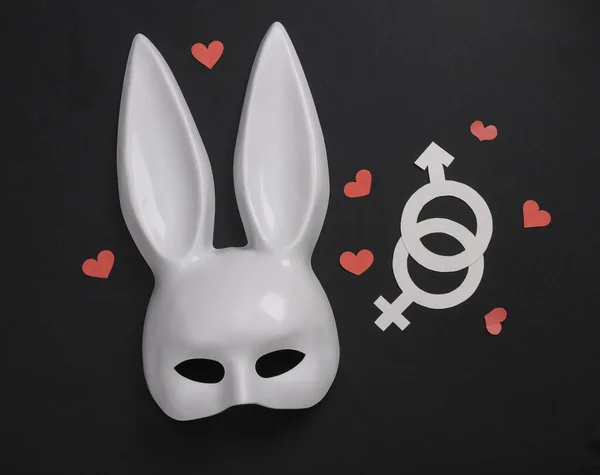 Biała Maska Królicza Długimi Uszami Sex Shopu Sercami Symbolami Płci — Zdjęcie stockowe