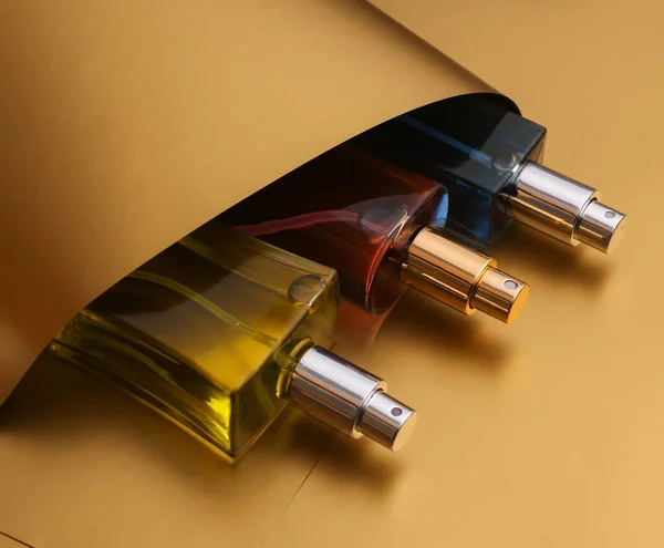 Parfémy Láhve Luxusním Zlatém Pozadí — Stock fotografie