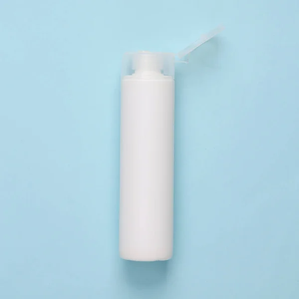 White Shampoo Bottle Blue Background — Stock Photo, Image
