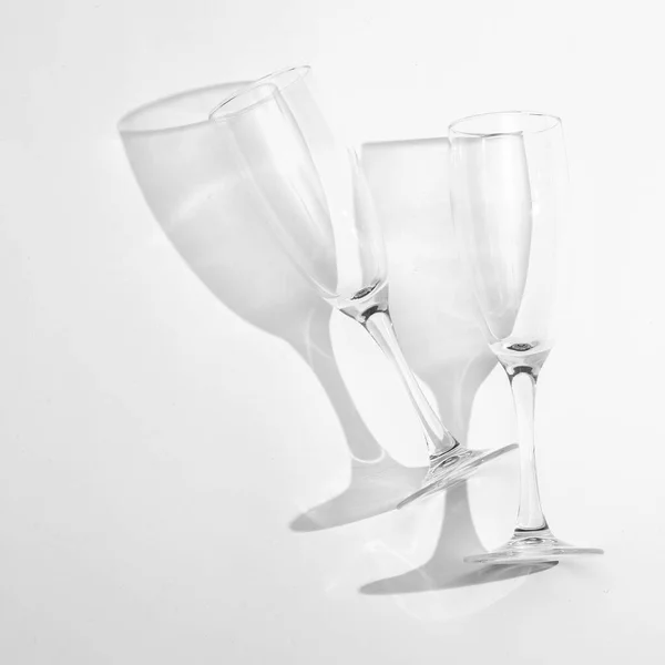 Естетичний Знімок Порожніх Келихів Шампанського Довгою Тінь — стокове фото
