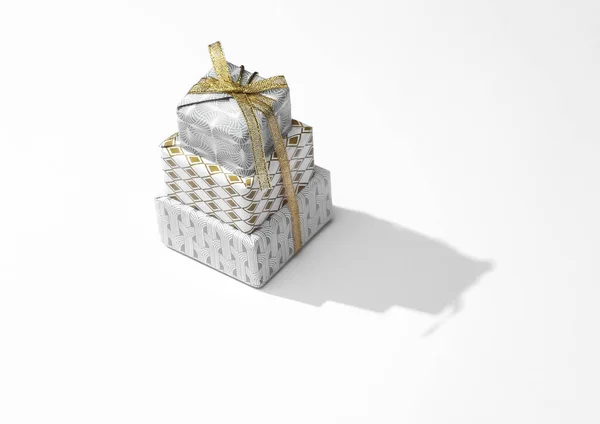 Stapel Von Weihnachtsgeschenkboxen Auf Weißem Hintergrund Mit Langem Schatten — Stockfoto