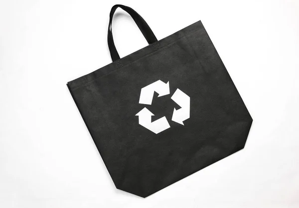 黑色购物袋 圆形回收符号 白色背景隔离 生态概念 — 图库照片