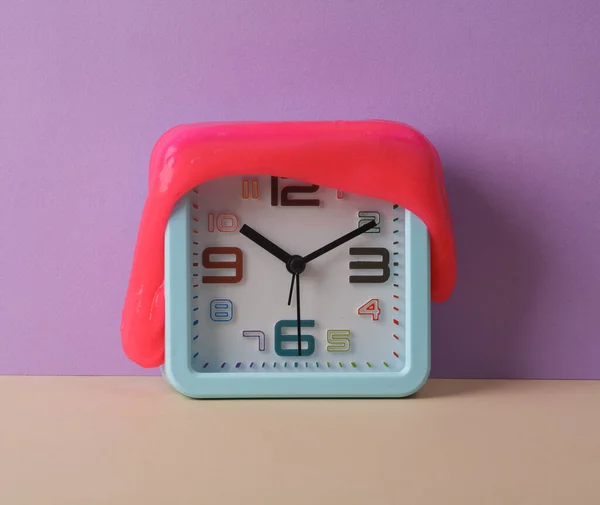Reloj Con Limo Sobre Fondo Pastel Diseño Mínimo Creativo — Foto de Stock