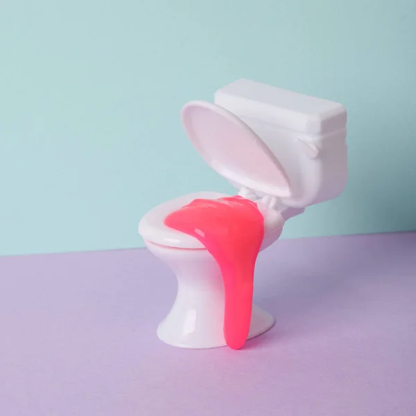 Minimalistisches Stillleben Toilette Mit Schleim Auf Zweifarbigem Pastell Hintergrund Frische — Stockfoto