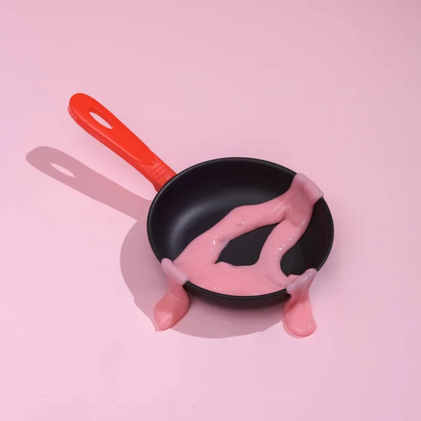 Diseño Creativo Sartén Con Limo Sobre Fondo Rosa Con Sombra — Foto de Stock