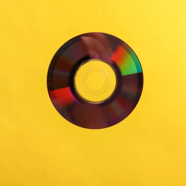 Disk Izolovaný Žlutém Pozadí — Stock fotografie