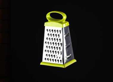 Metal rendeleyici siyah arkaplanda izole edildi